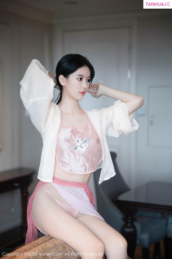   [XiuRen]高清写真图 2023.08.25 No.7290 幼幼 古装美腿第15张图片